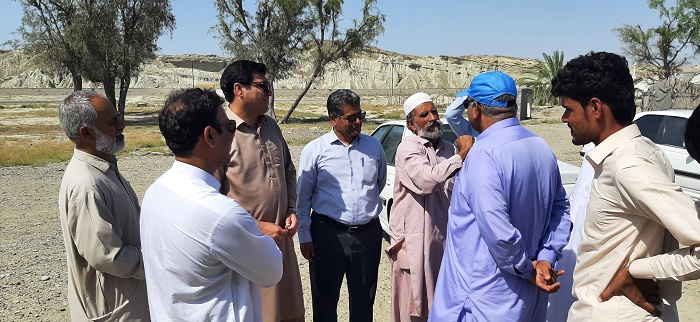 مدیرعامل شرکت آب و فاضلاب سیستان و بلوچستان پای درد دل مردم چراغ‌آباد نشست